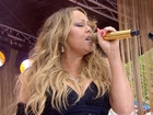 Mariah Carey sings 'Touch My Body’ on the plaza