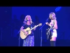 Taylor Swift and Phoebe Buffay (Lisa Kudrow) Sing 