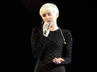 Miley Cyrus - Adore You Live in Sweden + Kiss Cam (Bangerz Tour)